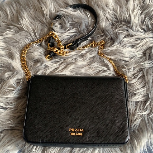 Authentic Prada
Flap Chain Small Black Saffiano Leather Shoulder Bag - Picture 3 of 16